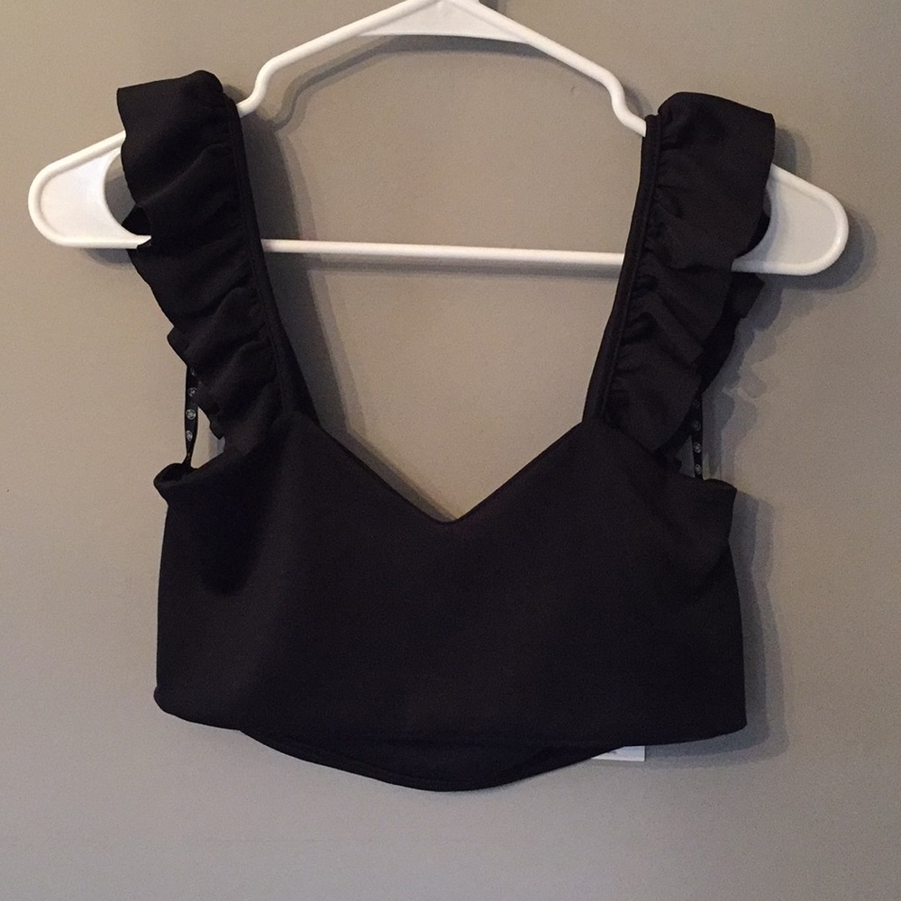 Black crop top. US 6